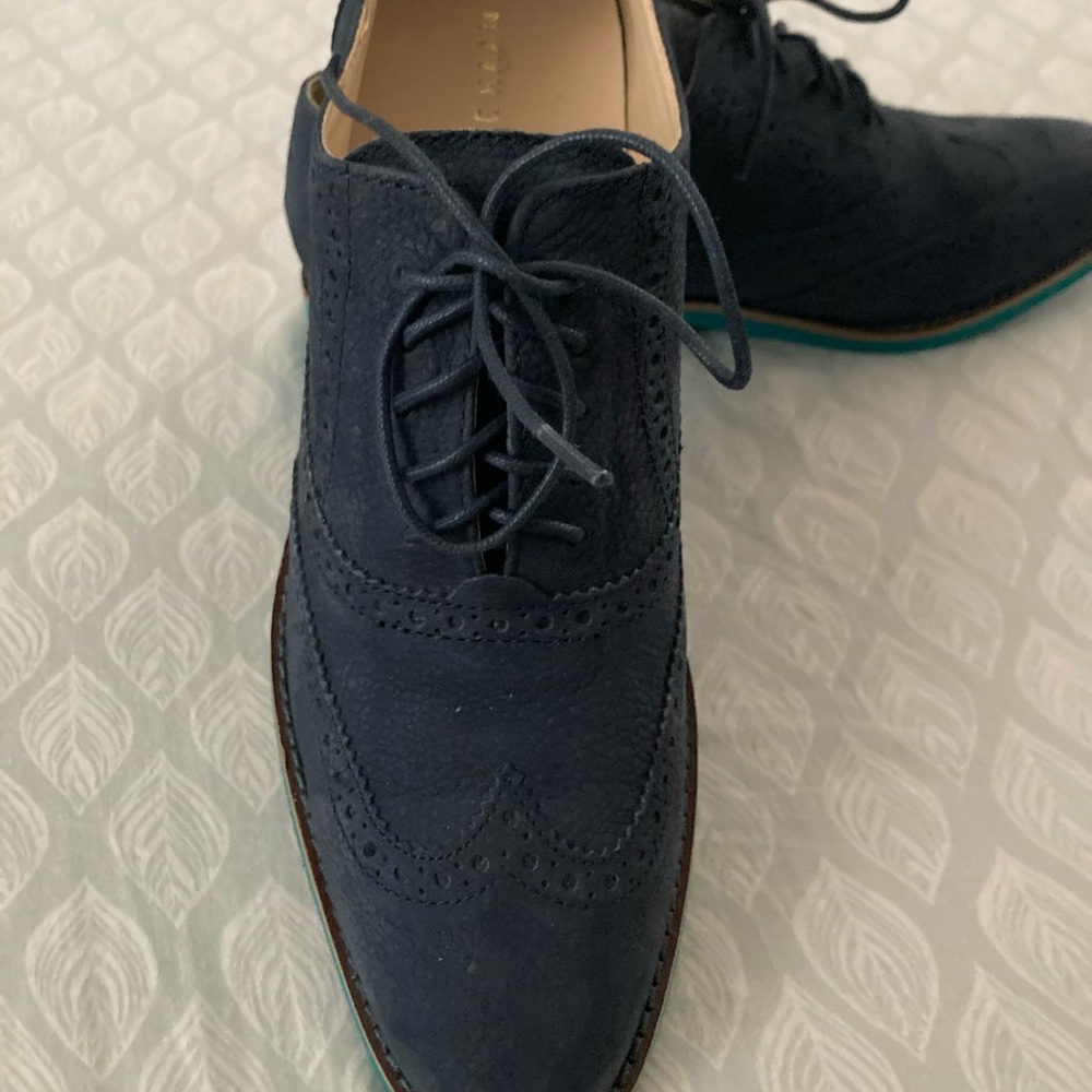 Women shoe,Color blue marine,size 10 B,new excellent conditions.